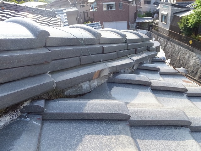 棟瓦の修理工事も承っております